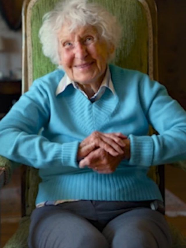 102 साल की उम्र में भी योग सिखाती हैं टीचर! खुद बताया अपनी लंबी उम्र का राज