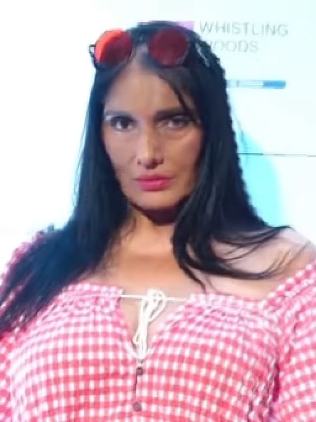 'आशिकी' गर्ल का टशन देख चौंके यूजर्स, ड्रेसिंग सेंस-एक्सप्रेशन का उड़ाया मजाक