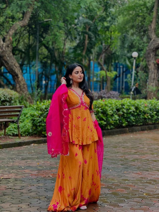 टूटने की कगार पर शादी? एक्ट्रेस ने मनाया करवाचौथ, पति के बिना देखा चांद