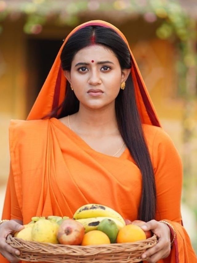 'कच्चा बादाम गर्ल' बनीं मां सीता, वायरल लुक देख भड़के यूजर्स