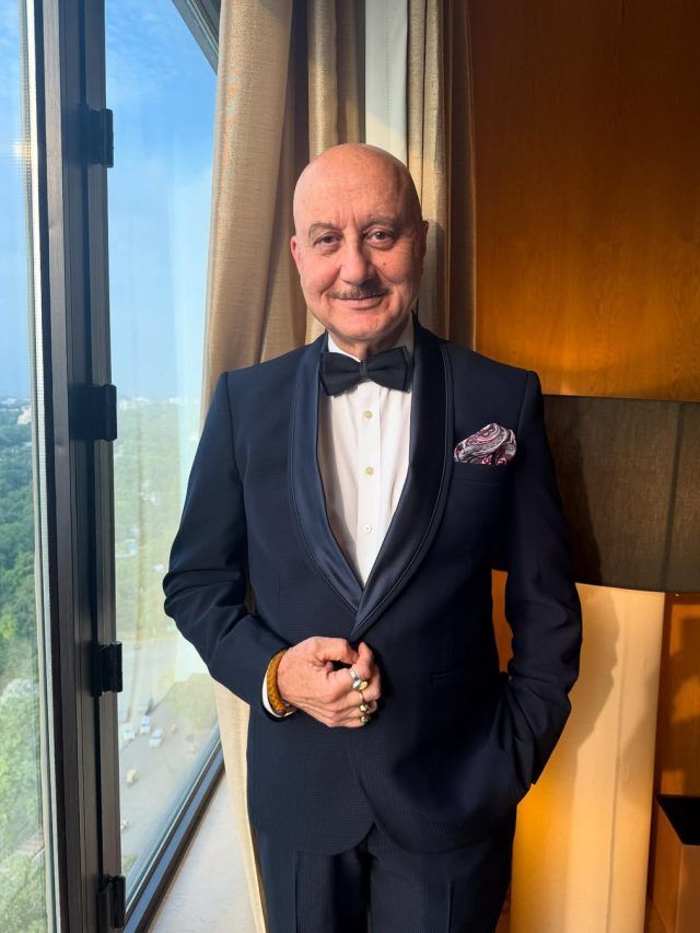 70 की उम्र में अनुपम खेर का डांस, देखकर विक्की कौशल ने किया तौबा-तौबा