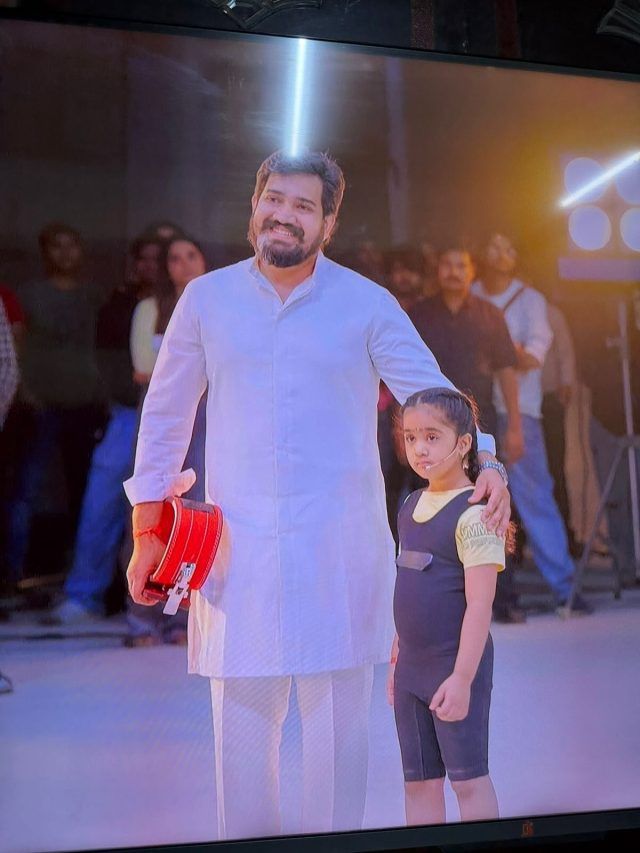 5 साल की बच्ची ने खींची 1875Kg की गाड़ी, मलाइका-सिद्धू हैरान, भड़के यूजर्स