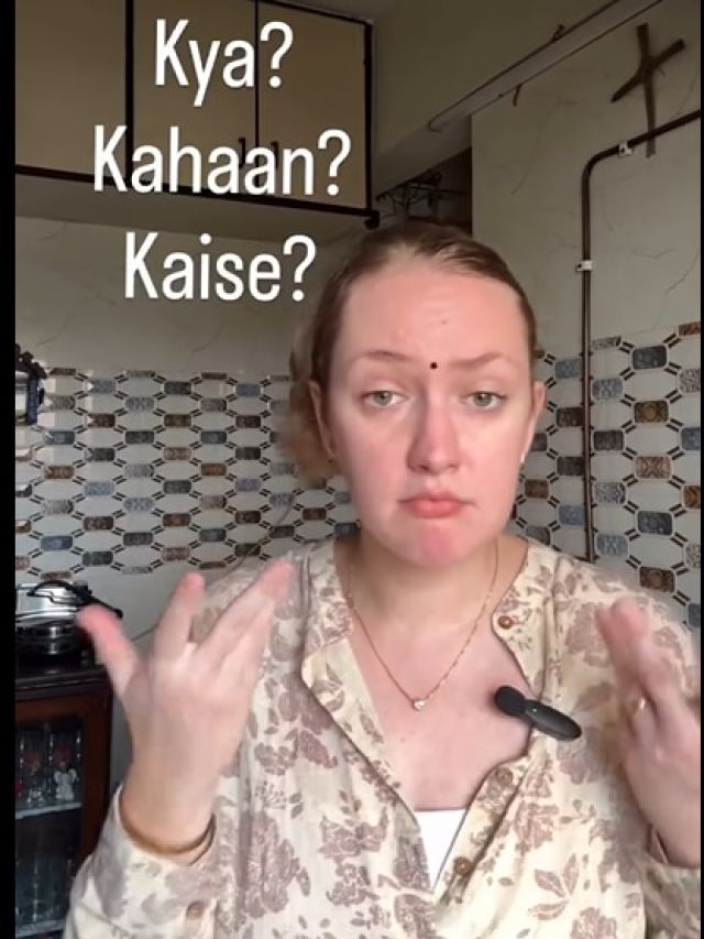 भारत में विदेशी महिला ने सीखे यहां के इशारे, बताया मजेदार हैं इनके मतलब