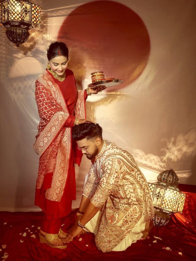 रॉकी ने छुए हिना खान के पैर, दिया देवी का दर्जा, फोटो शेयर कर बोले- मेरी दुनिया...