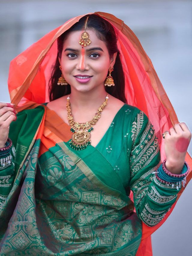 छठ पर दुल्हन की तरह सजीं मनीषा, सूर्य को दिया अर्घ्य, बिहार न जाने पर हुईं इमोशनल