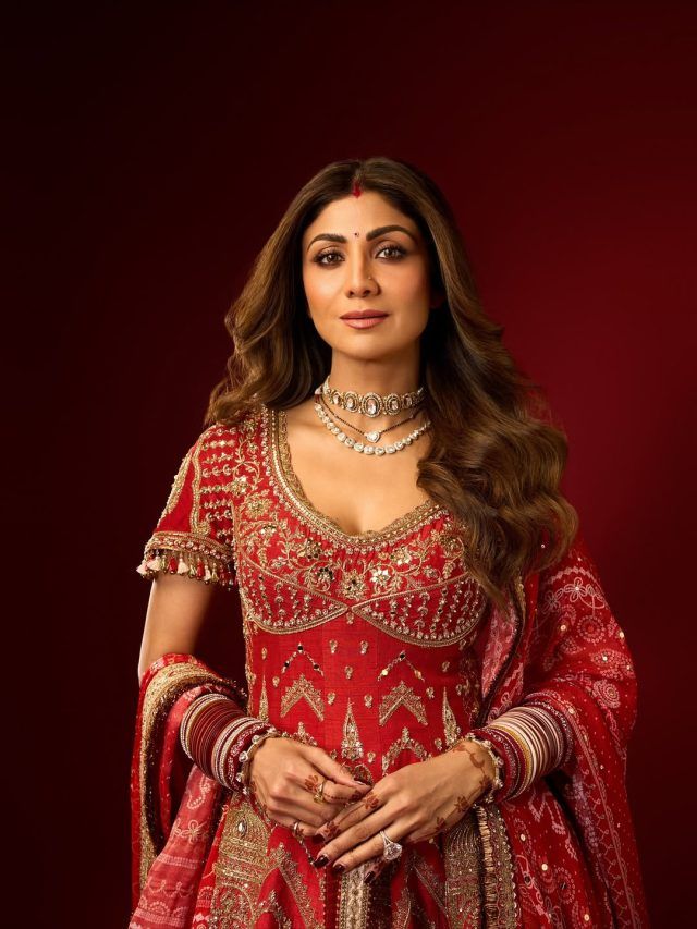 दिवाली के जश्न में डूबीं शिल्पा शेट्टी, शमिता संग मिलकर बनाई रंगोली, दीयों से सजाया घर