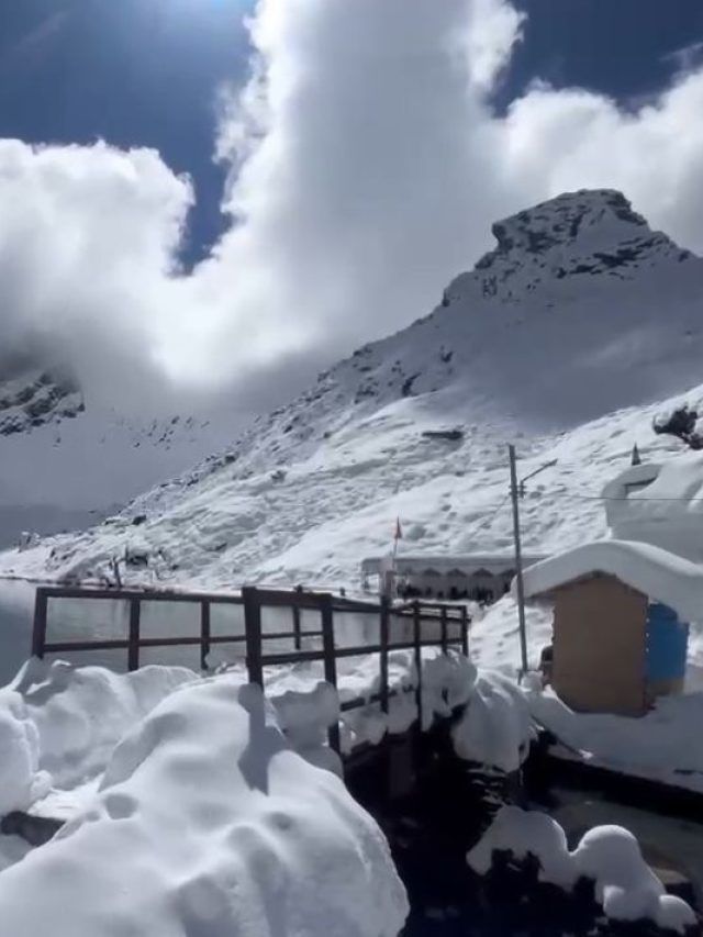 Snowfall Video: चांदी से चमक रहे बर्फ से ढके पहाड़, देखें अद्भुत नज़ारा