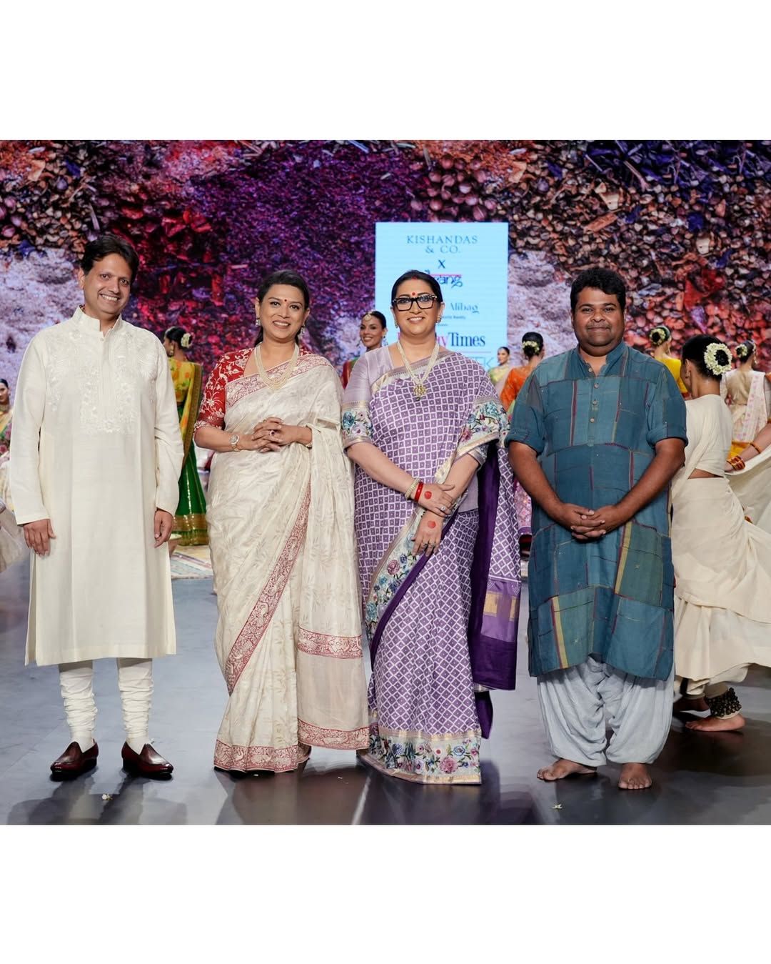 26 साल बाद फिर रैंप पर उतरीं ...