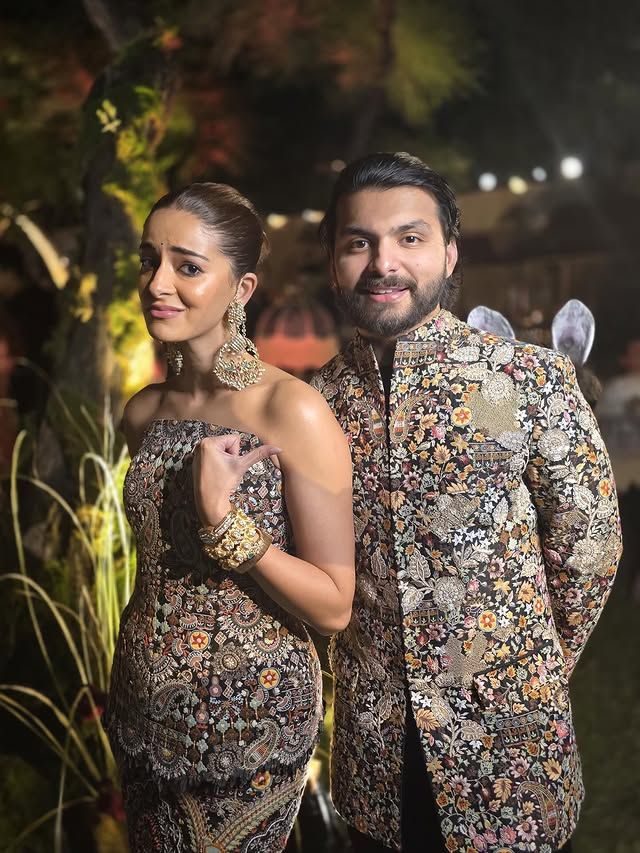 अनन्या-शिखर पहाड़िया ने पहने एक जैसे कपड़े, देखकर जाह्नवी ने बनाया मुंह, PHOTOS