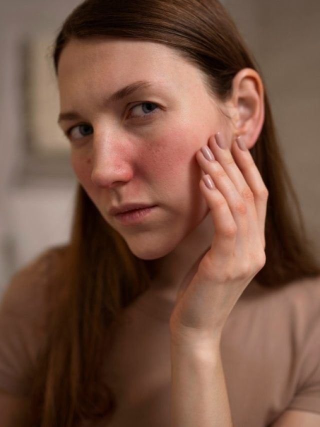 ठंड में ये गलतियां आपकी स्किन को बना सकती हैं बूढ़ा, मखमली त्वचा के लिए करें ये काम