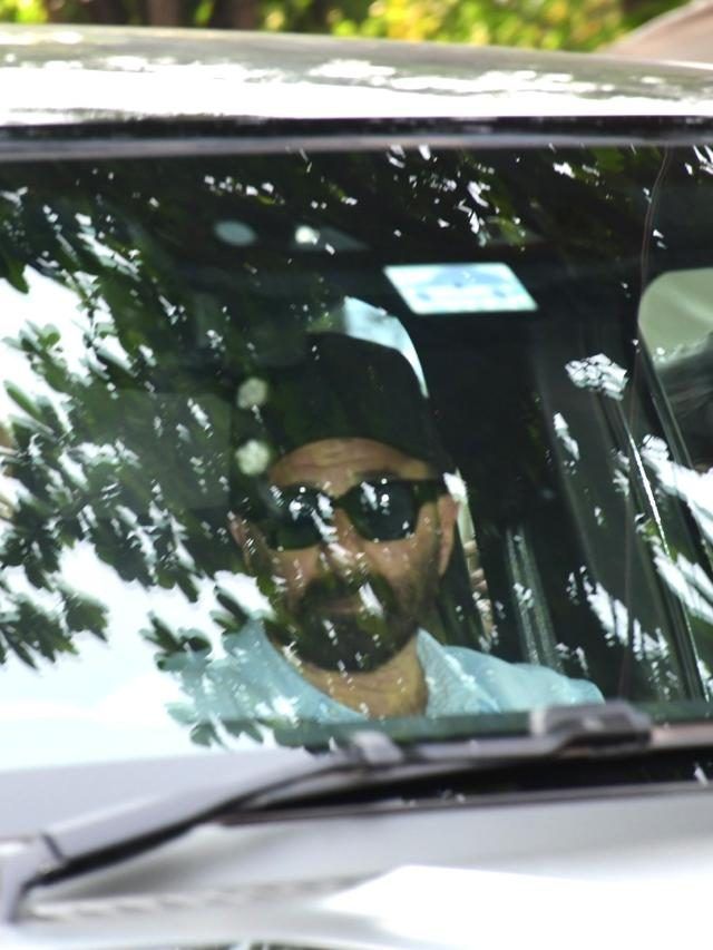 धर्मेंद्र से मिलने अस्पताल पहुंचे सनी देओल, पोते करण ने मांगी दादा की सलामती की दुआ