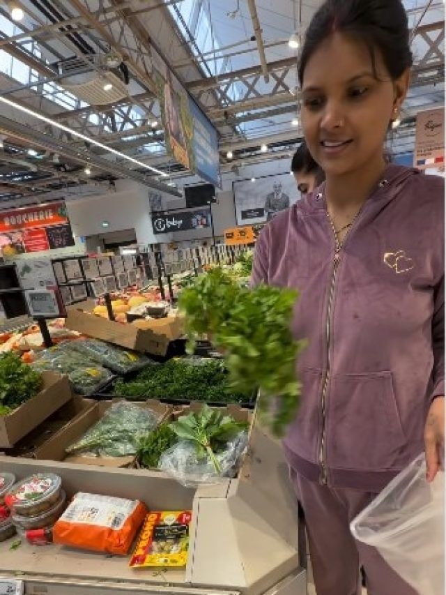 यहां 1200 रुपये का मिलता है 1 किलो पालक