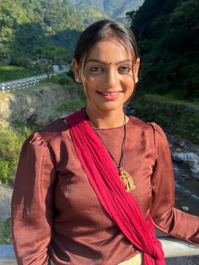 हीरोइन बनीं 'महाकुंभ गर्ल' मोनालिसा, बदला अंदाज, वायरल लुक देखकर हैरान फैंस