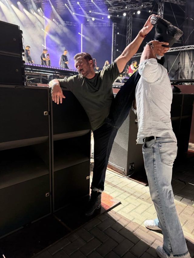 59 की उम्र में सलमान की ऐसी स्ट्रेच‍िंंग, दे रहे यंग स्टार्स को टक्कर, फैन्स इम्प्रेस