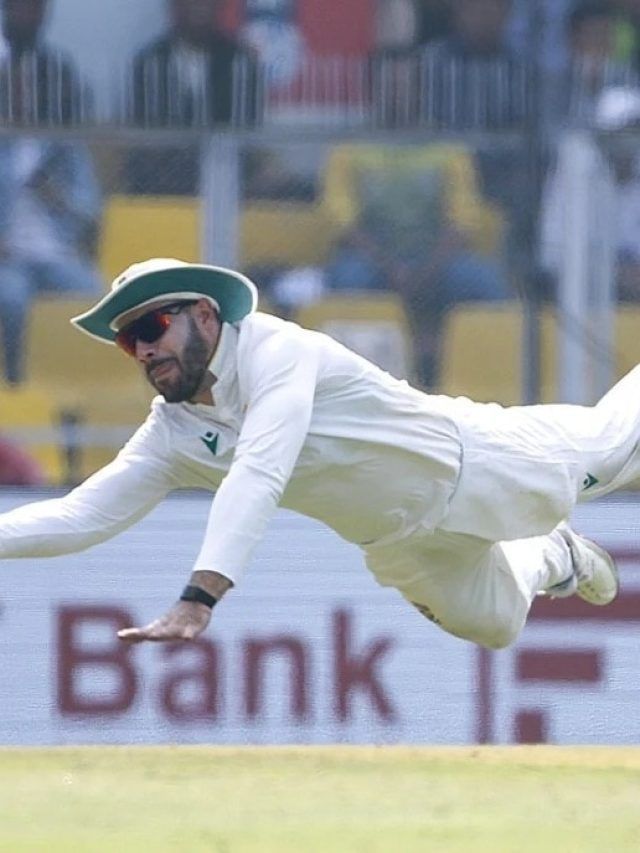 अफ्रीकी क्रिकेटर बना 'सुपरमैन', गुवाहाटी टेस्ट में एक हाथ से लपका 'ब्लाइंडर' कैच, VIDEO