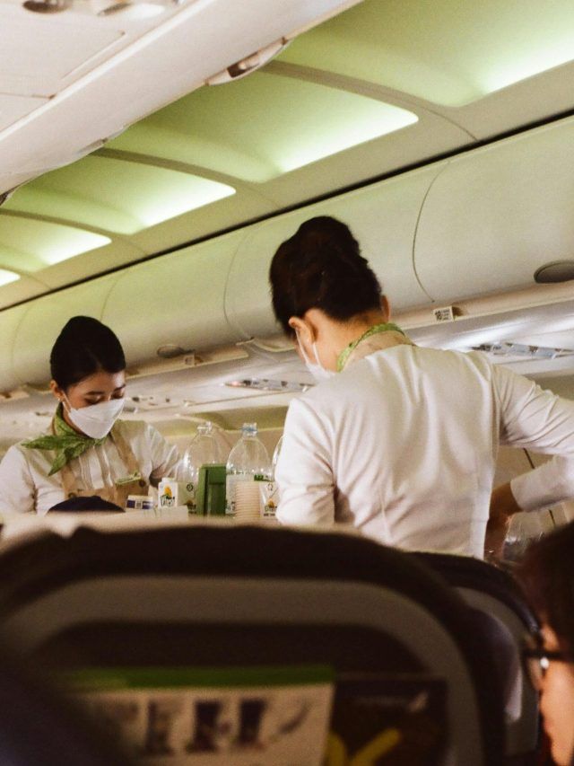 एयर होस्टेस का खुलासा- फ्लाइट में सीक्रेट लैंग्वेज में होती हैं ये बातें
