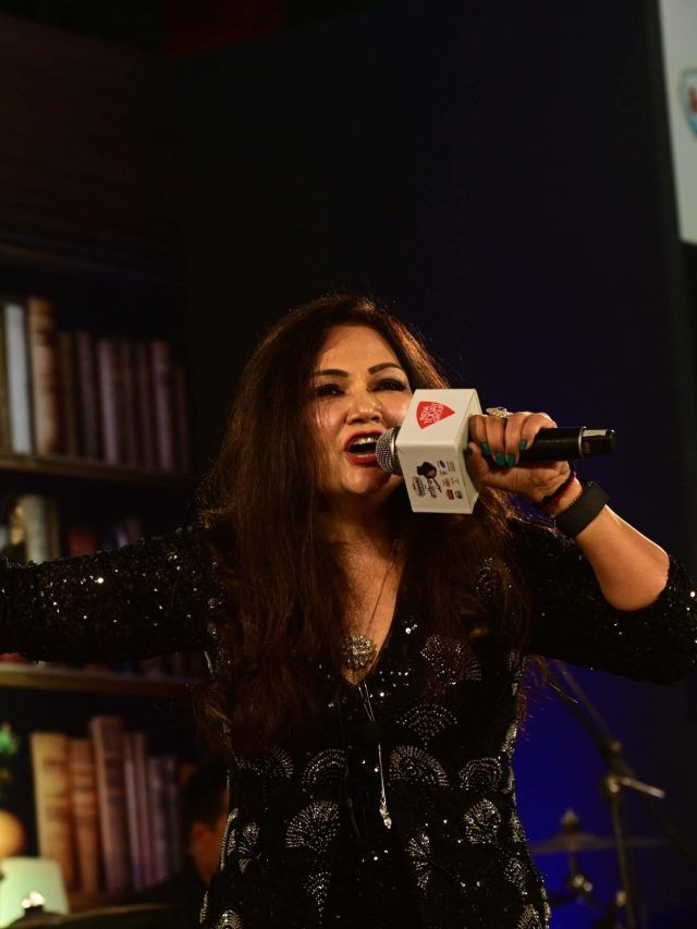 साहित्य आजतक में सिंगर अनुपमा राग ने जमाई महफिल, रेट्रो गानों पर झूमे फैंस
