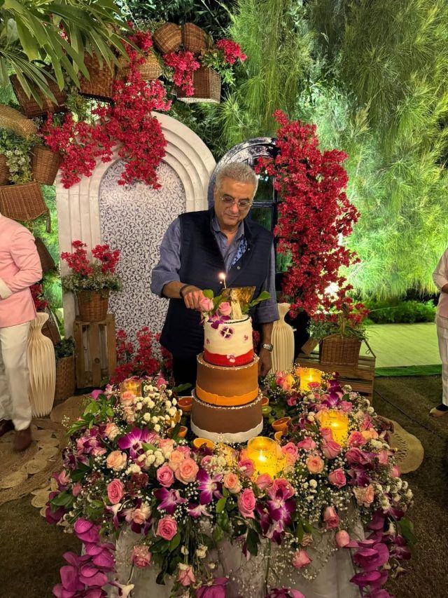 70 साल के हुए बोनी कपूर, परिवार संग मनाया जश्न, BF की बांहों में दिखीं बेटी जाह्नवी