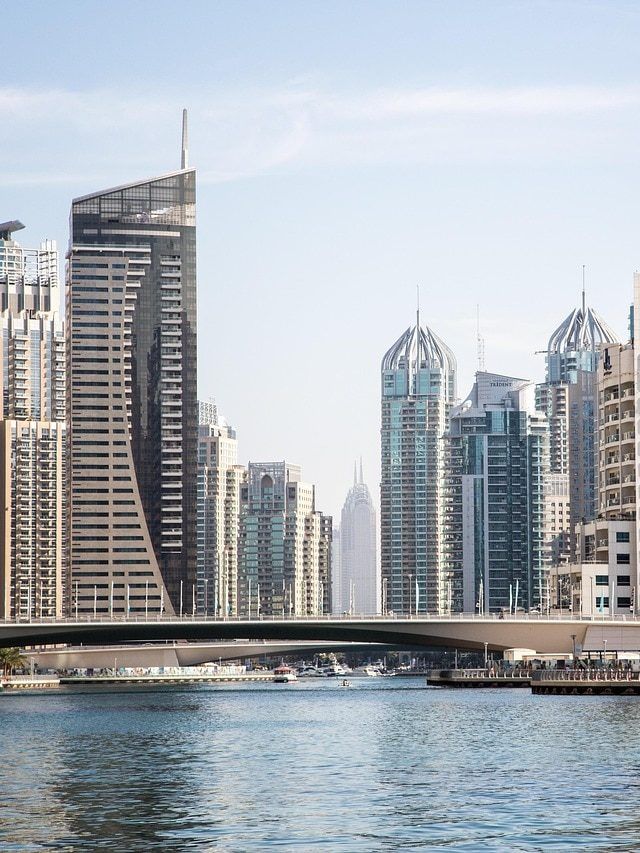 दुबई में सड़क पर थूकने की क्या सजा है?