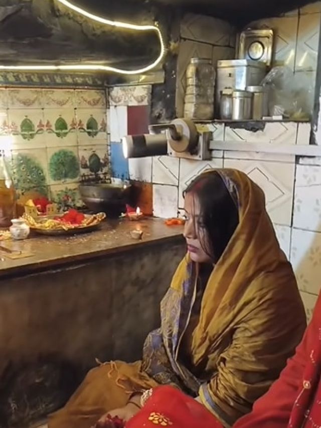 माता के द्वार पर पवन सिंह की पत्नी ज्योति, चढ़ाई चुनर, मांगी जीत की दुआ