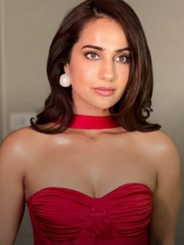 टेढ़े-मेढ़े दांत, मुंहासों से थी परेशान, एक्ट्रेस ने बताया कैसे वजन कम कर खुद को बदला?