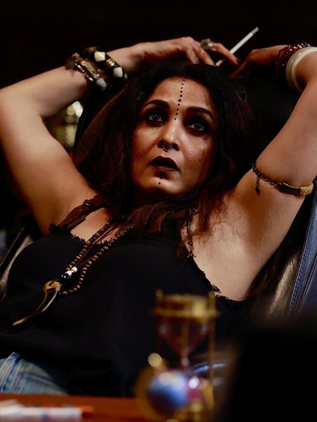 राजमाता बनीं रॉकस्टार... 55 साल की एक्ट्रेस का ये अवतार देख चौंके फैन्स, बोले 'ये क्या किया'