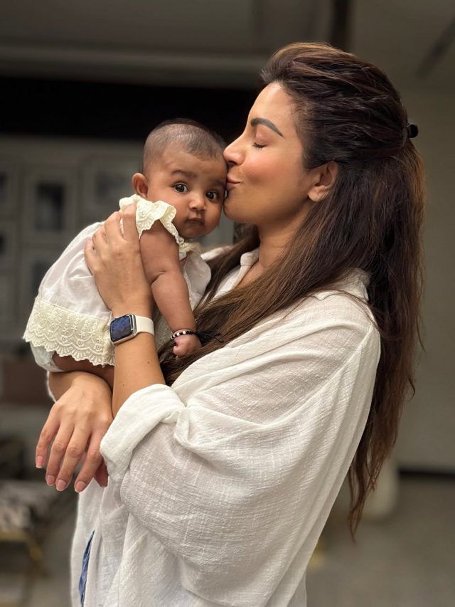 44 साल की मशहूर एक्ट्रेस बनी मां, 'नन्ही राजकुमारी' को लिया गोद, फैन्स को दी खुशखबरी