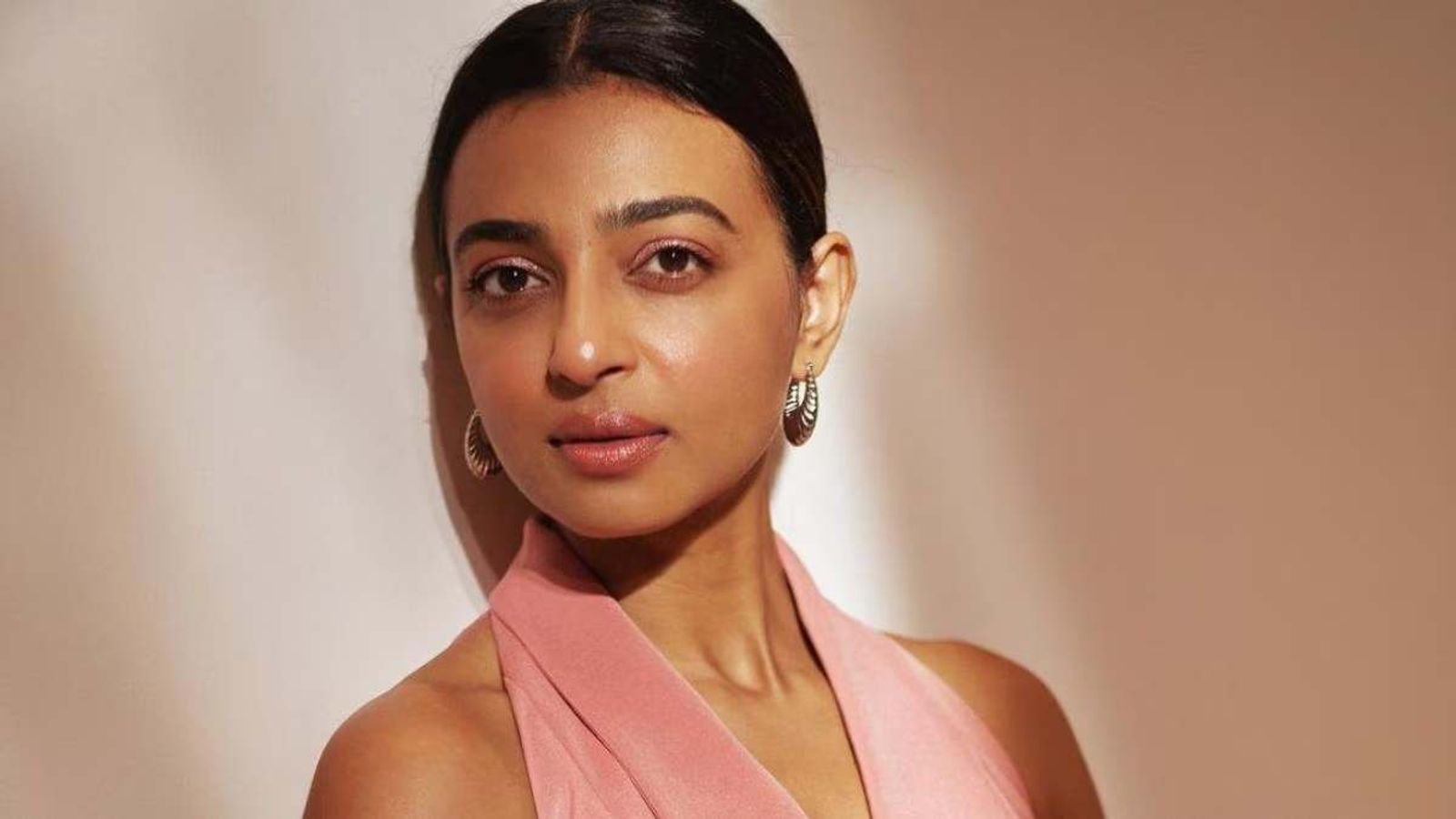 Radhika Apte ने याद किया पुराना दर्दनाक किस्सा, बोलीं- 4 दिन घर से बाहर नहीं निकली 5 Radhika apte 1ITG 1766050623749