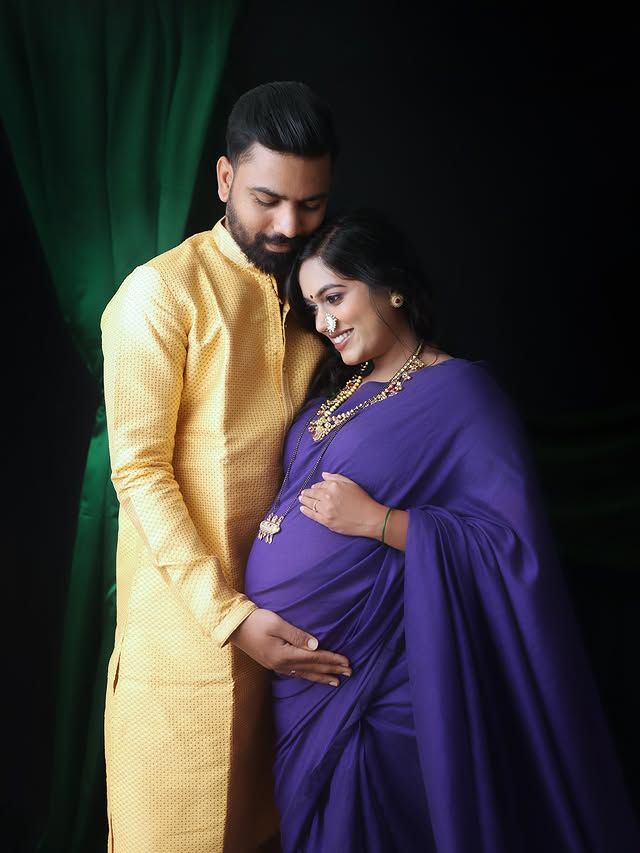 शादी के 3 साल बाद मां बनेंगी 'इंडियन आइडल' सिंगर, पति ने थामा बेबी बंप, हुईं रोमांटिक