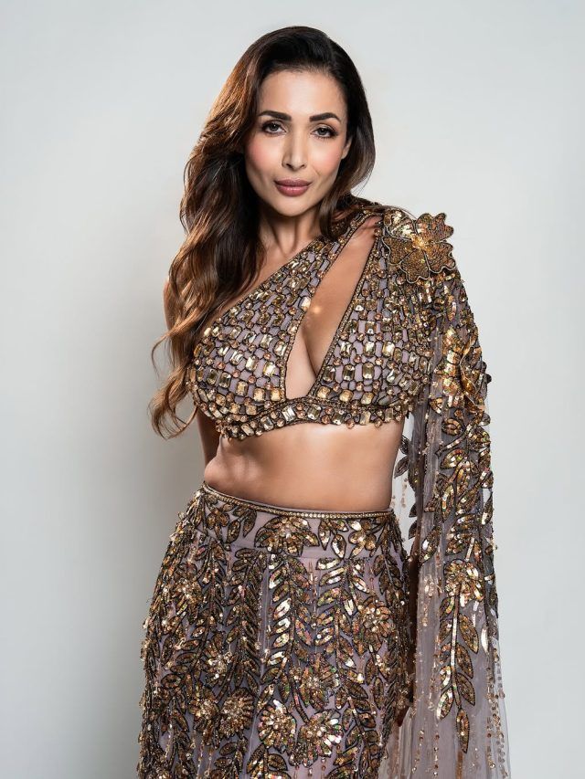 जमीन पर बैठकर मलाइका ने लगाए ठुमके, डांस देख सिद्धू की नहीं हटीं नजरें, बजाई सीटियां