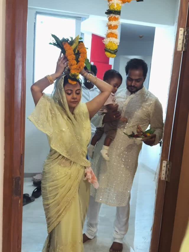 TV की मशहूर एक्ट्रेस ने खरीदा करोड़ों का घर, पति-बेटे संग किया गृह प्रवेश, Video