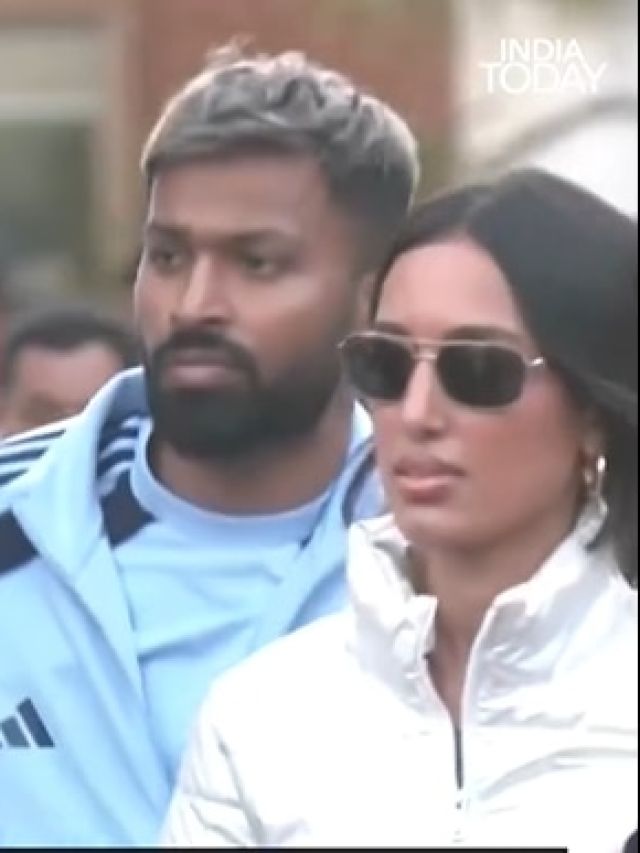 GF माहिका संग अहमदाबाद पहुंचे हार्दिक, लेकिन छोड़ना पड़ा साथ, दिखीं मायूस