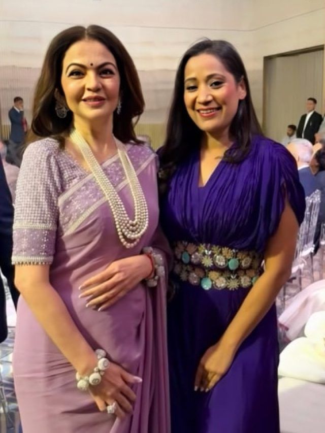 लैवेंडर साड़ी-मोतियों जड़े ब्लाउज में नीता अंबानी का रॉयल अंदाज, जूलरी ने बढ़ाई खूबसूरती