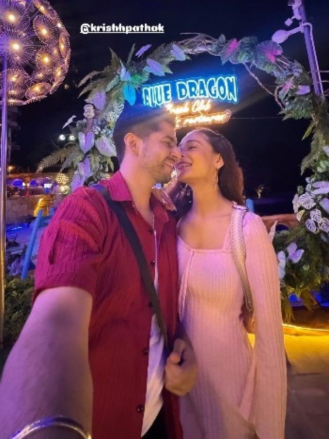 पति की बांहों में कोजी हुई एक्ट्रेस, हनीमून पर एन्जॉय की डेट नाइट, पर क्यों परेशान हुआ पति?