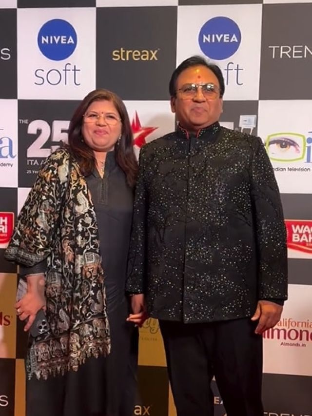 अवॉर्ड शो में पत्नी संग दिखे जेठालाल, हाथों में हाथ डाले नजर आए, केमिस्ट्री पर फिदा फैंस