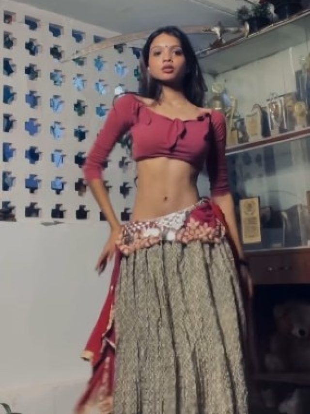 16 साल की लावण्या का तलवार बैलेंस करते बेली डांस वायरल, 74 मिलियन व्यूज