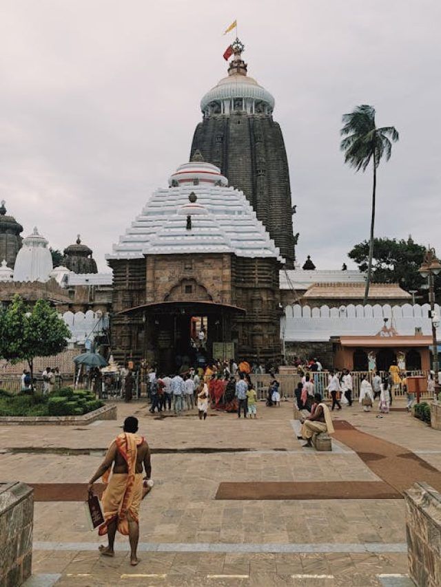 বিয়ের আগে সঙ্গীকে নিয়ে পুরীর মন্দিরে গেলে কী ঘটে? জানুন