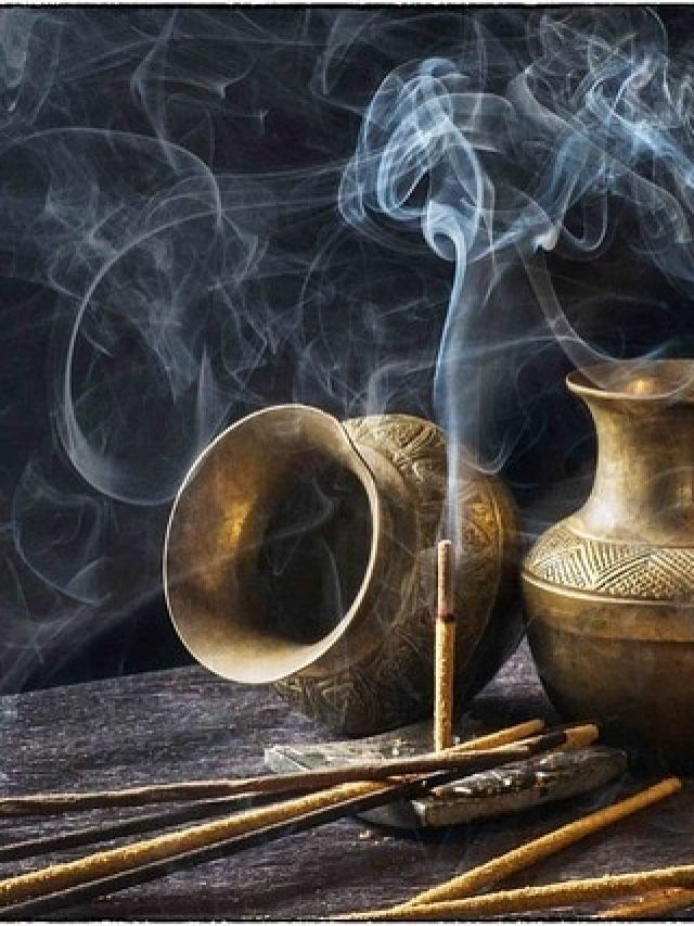 पूजा के बाद बची राख का क्या करें, इस एक उपाय से मिलेगी मां लक्ष्मी की खास कृपा