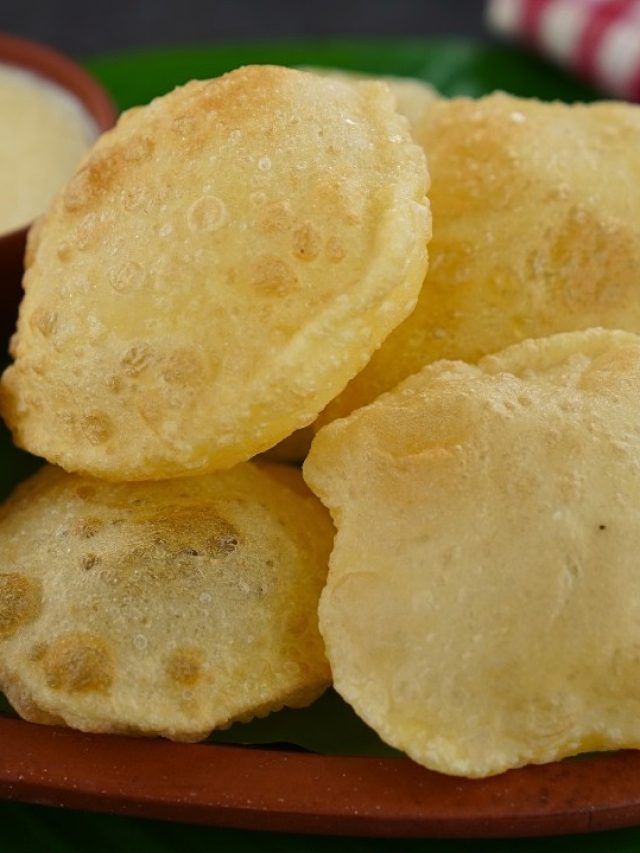 তেল নয় এবার জলেই হবে ফুলকো লুচি! সেরা রেসিপি