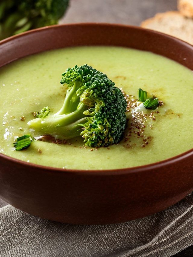 ना क्रीम और ना कॉर्नफ्लॉर... इस ट्रिक से बनाएं होटल जैसा गाढ़ा ब्रोकली सूप