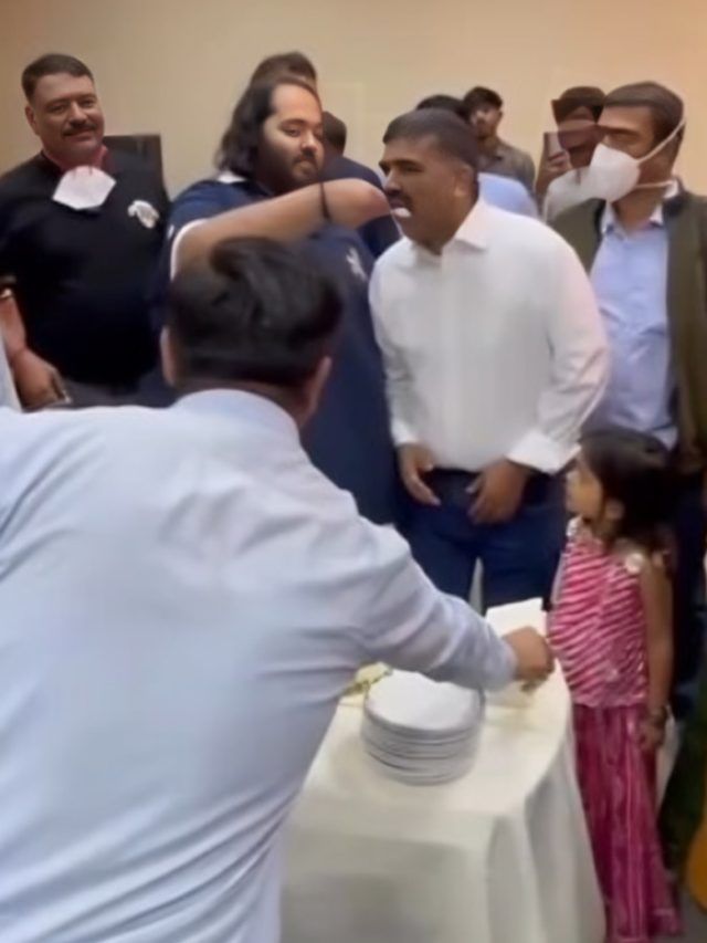 अनंत अंबानी ने मनाया स्टाफ मेंबर का बर्थडे, खिलाया केक, दिल जीत लेगा वीडियो