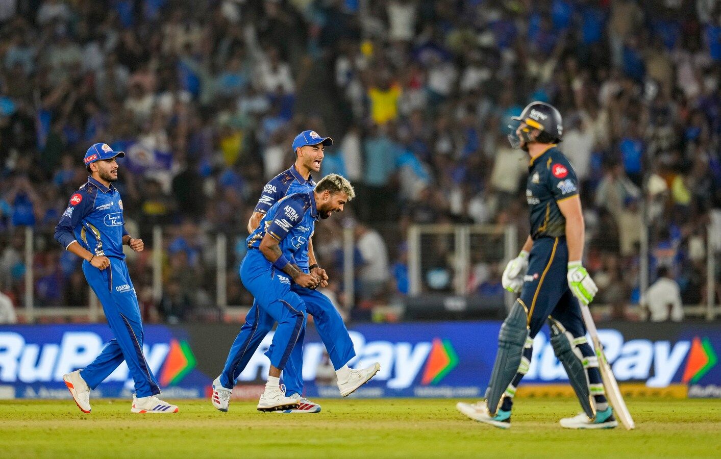 गिल के बीयर्ड लुक का हार्दिक ने उड़ाया मजाक, VIDEO वायरल