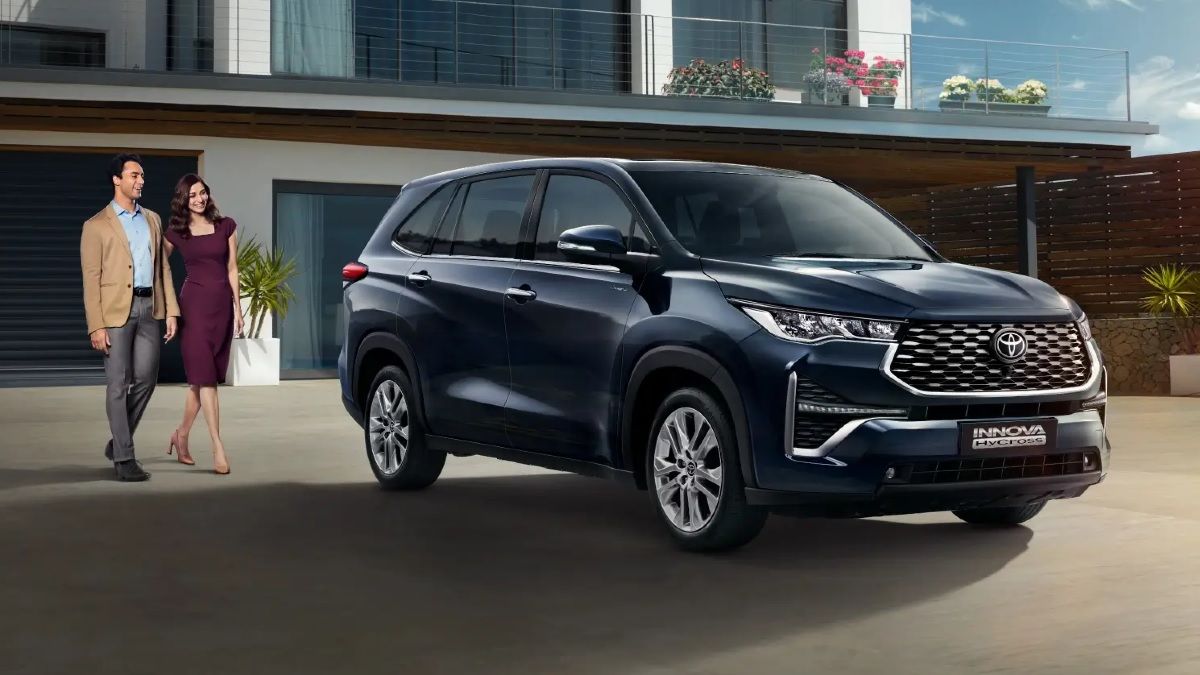 टोयोटा इनोवा हायक्रॉस फेसलिफ्ट का डिजाइन लीक: अब मिलेगी Hilux जैसी दमदार एसयूवी लुक